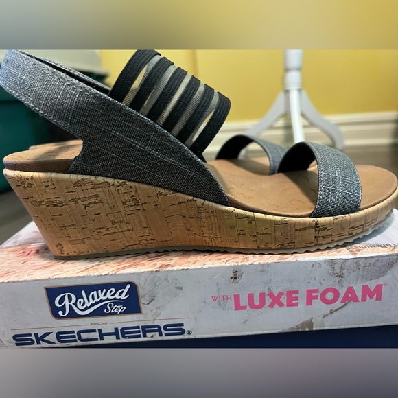 LAST CHANCE—NEW Sketchers sandals-wedge-size 10-Final price drop! - Picture 7 of 12